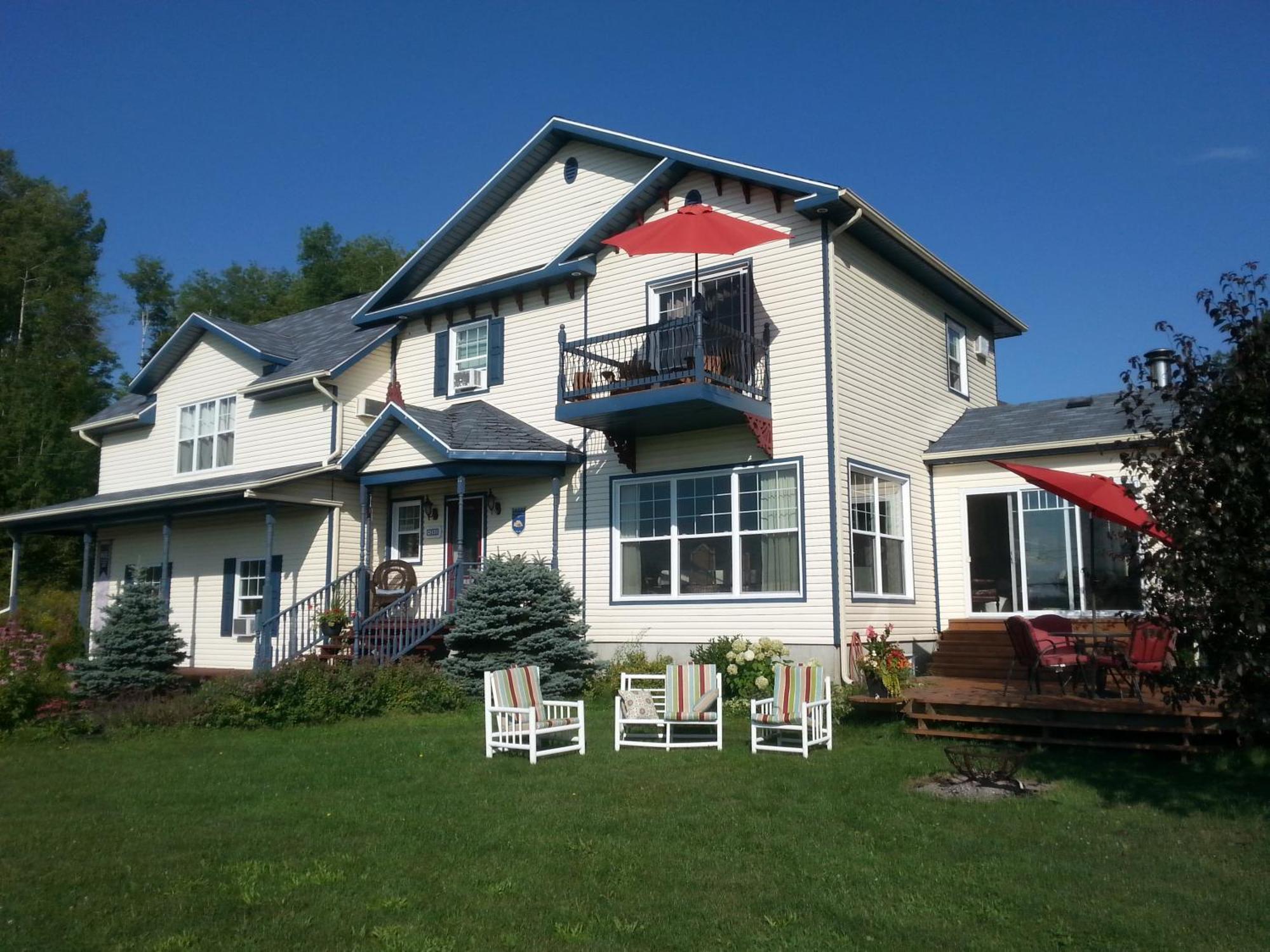 Domaine De La Baie, Les Suites Shawinigan Exterior photo